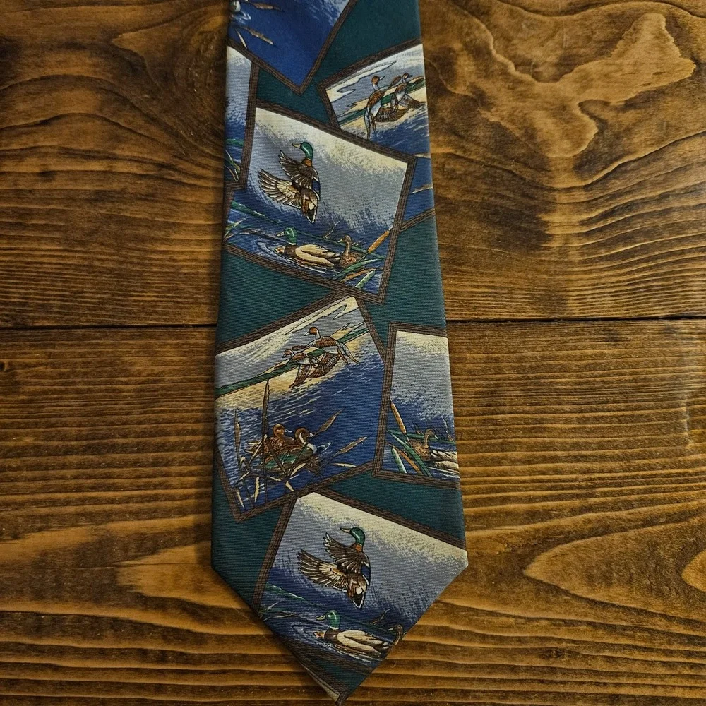Ducks Unlimited All Silk Neck Tie – Mallard Duck Hunting Scene – Made in USA‎